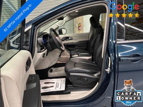 Used 2023 Chrysler Pacifica Touring-L FWD image 12