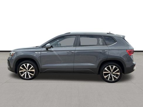 Used 2024 Volkswagen Taos SE FWD image 8