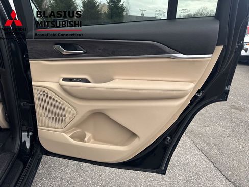 Used 2023 Jeep Grand Cherokee L Limited w/ Black Appearance Package image 40