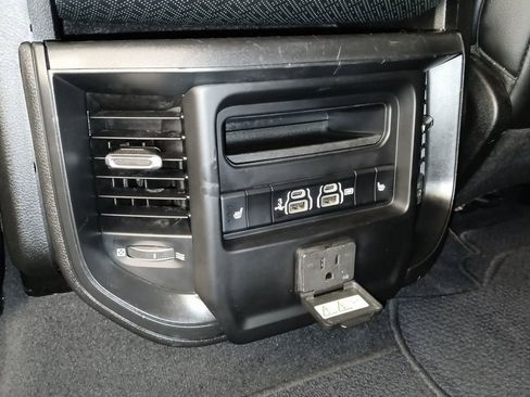 Used 2019 RAM 1500 Laramie AWD/4WD image 12