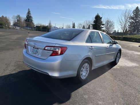 Used 2013 Toyota Camry LE image 5
