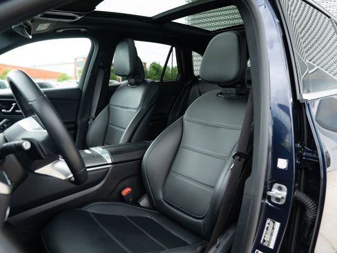 Used 2024 Mercedes-Benz GLC 300 4MATIC image 24