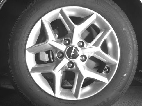 Used 2025 Kia Soul LX w/ LX Technology Package FWD image 19