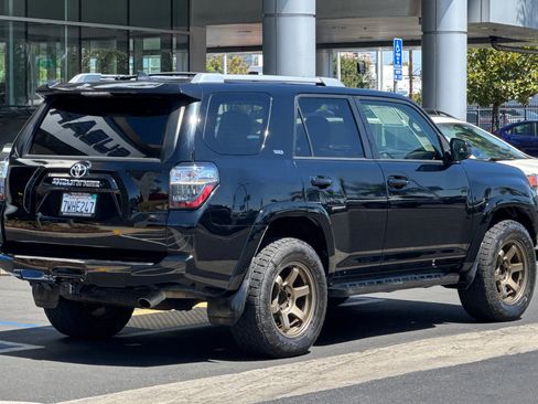 Used 2017 Toyota 4Runner SR5 w/ Convenience Package AWD/4WD image 4
