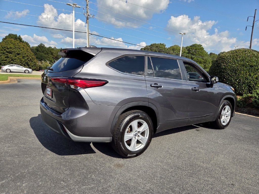 Used 2023 Toyota Highlander L FWD image 12
