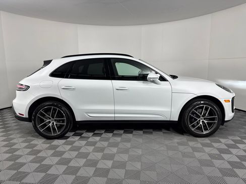 Certified 2025 Porsche Macan image 8