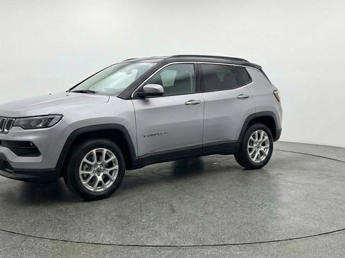 Used 2025 Jeep Compass Limited image 3