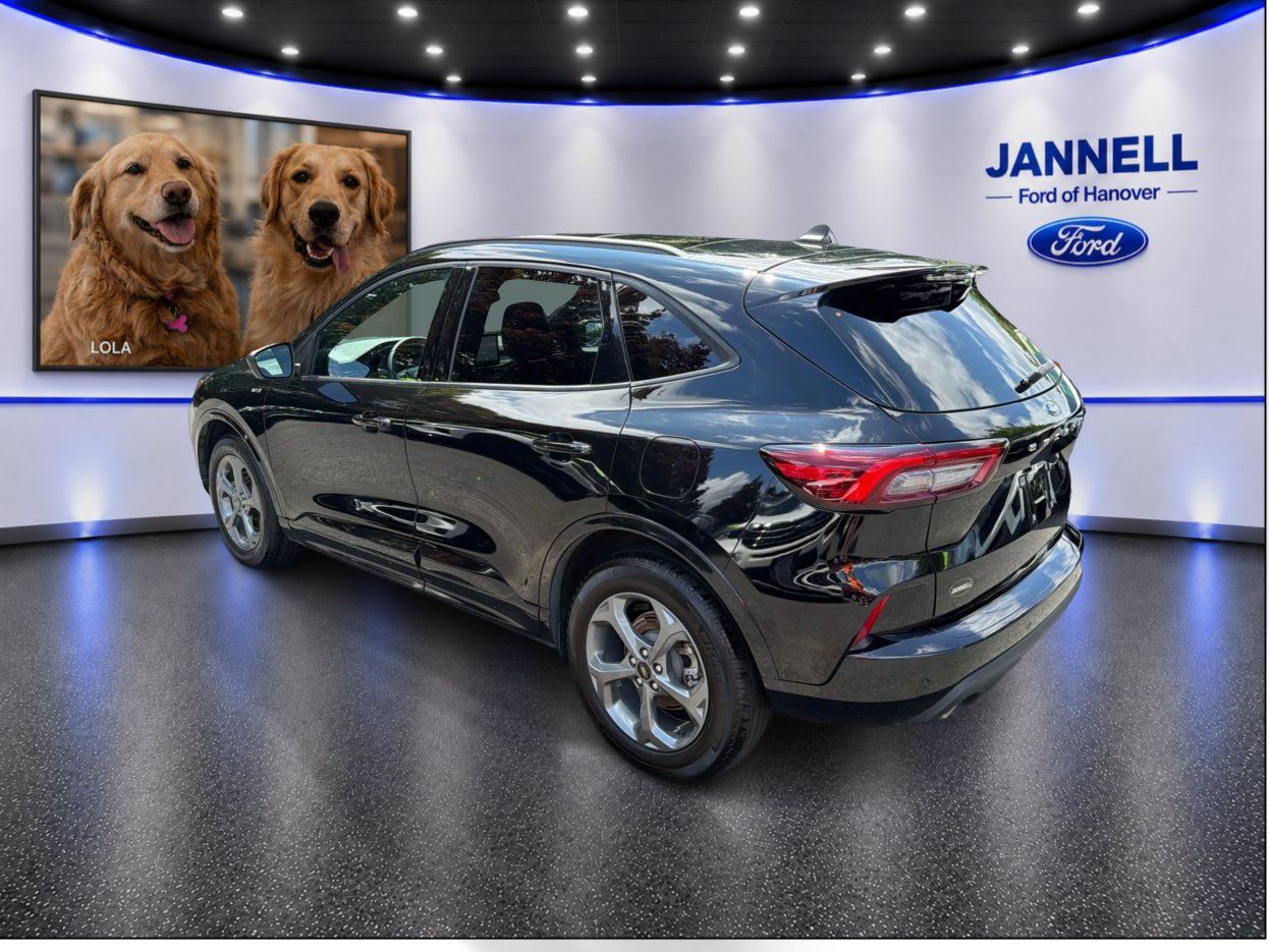Used 2023 Ford Escape ST-Line w/ Tech Pack #1 AWD/4WD image 8