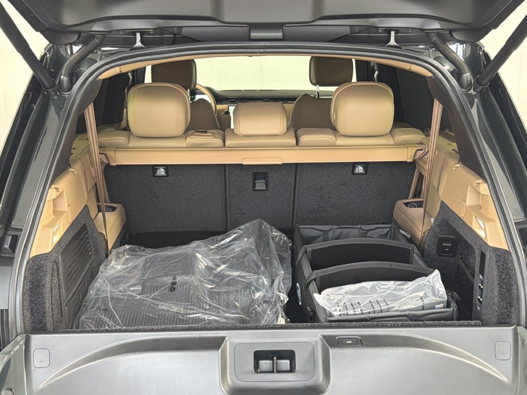 New 2027 Land Rover Range Rover Long Wheelbase SE AWD/4WD image 6