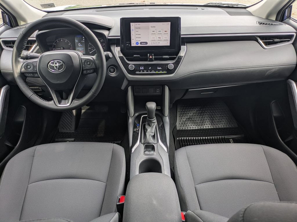 Used 2023 Toyota Corolla Cross LE AWD/4WD image 15