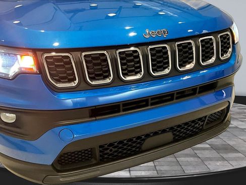 Used 2024 Jeep Compass Latitude AWD/4WD image 33