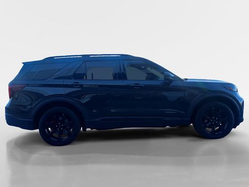Used 2022 Ford Explorer ST w/ Equipment Group 401A image 7