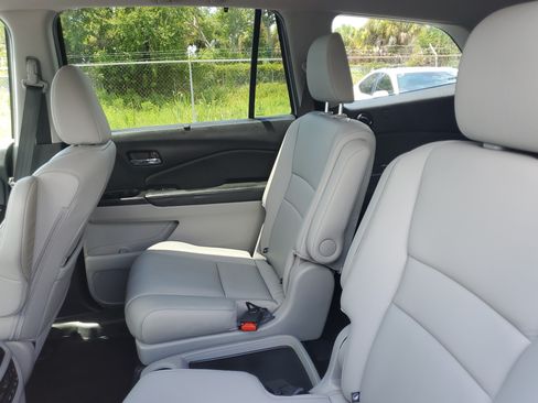 Used 2019 Honda Pilot Touring image 13