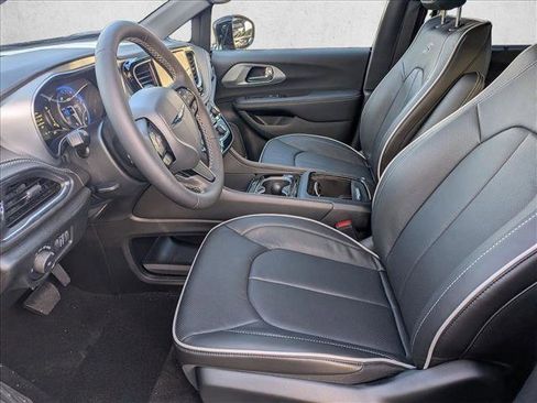 New 2026 Chrysler Pacifica Limited image 4