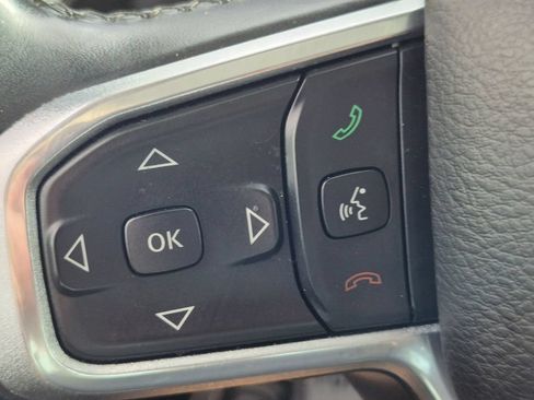 Used 2019 RAM 1500 Laramie AWD/4WD image 16