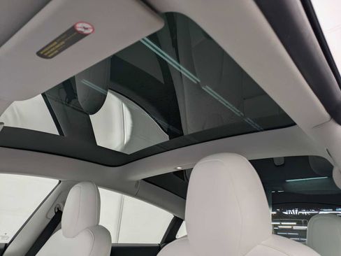 Used 2019 Tesla Model 3 Standard Range image 18