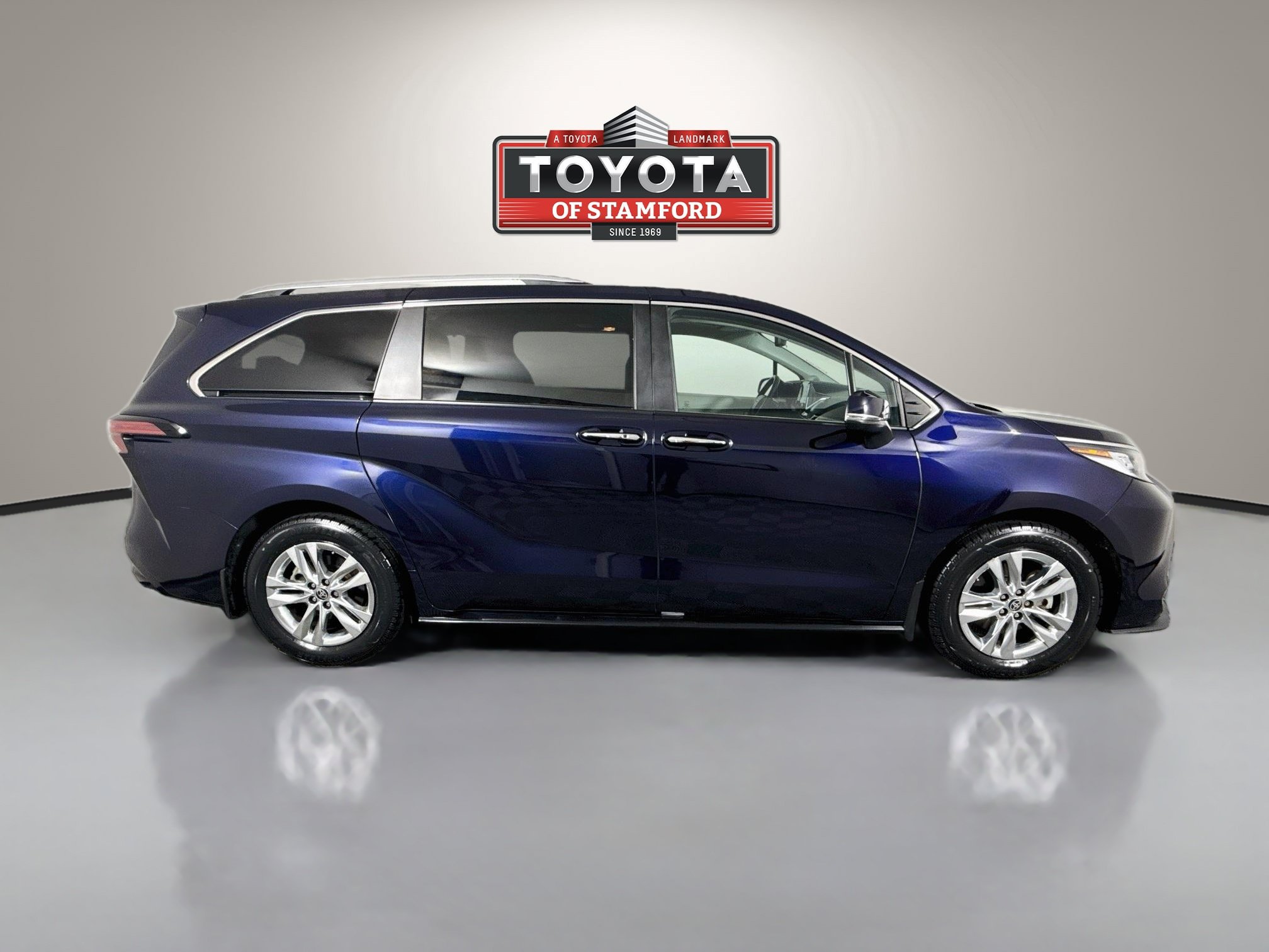 Certified 2024 Toyota Sienna Limited AWD/4WD image 9
