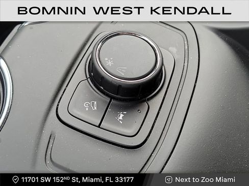 Used 2024 GMC Terrain SLE image 23