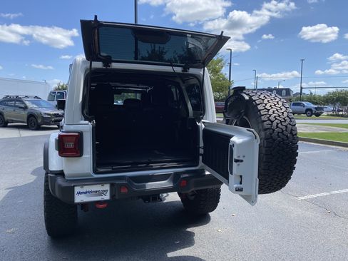 Used 2022 Jeep Wrangler Unlimited Rubicon w/ Xtreme Recon 35" Tire Package AWD/4WD image 11
