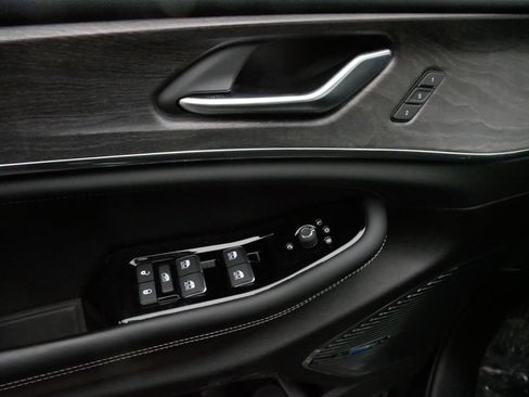 Used 2023 Jeep Grand Cherokee L Overland image 19