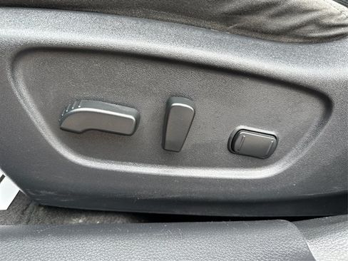 Used 2016 Nissan Rogue SV AWD/4WD image 28