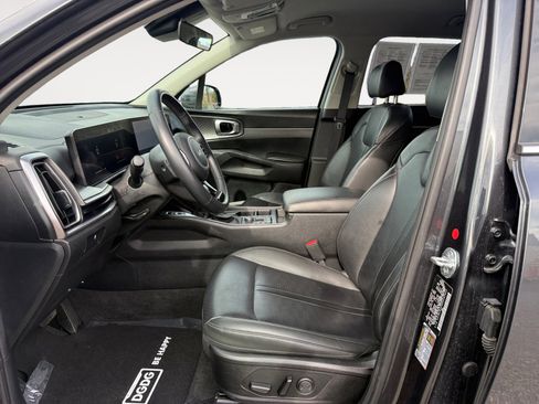 Used 2024 Kia Sorento S image 10