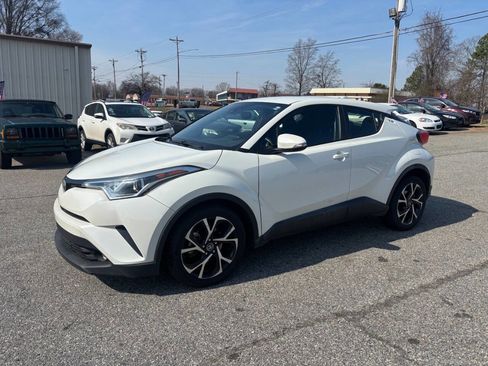 Used 2018 Toyota C-HR XLE image 2