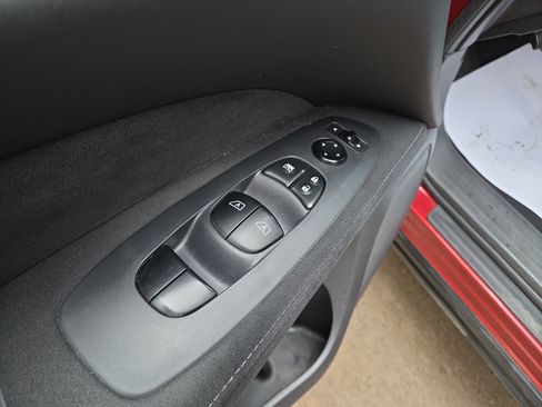 Used 2016 Nissan Pathfinder SV image 17