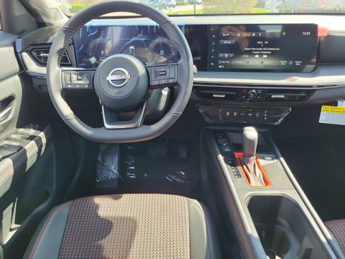 Used 2025 Nissan Kicks SR image 10