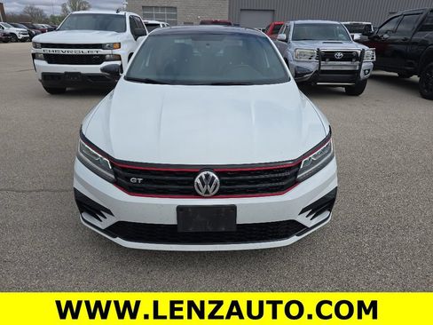 Used 2018 Volkswagen Passat 3.6 FWD image 2