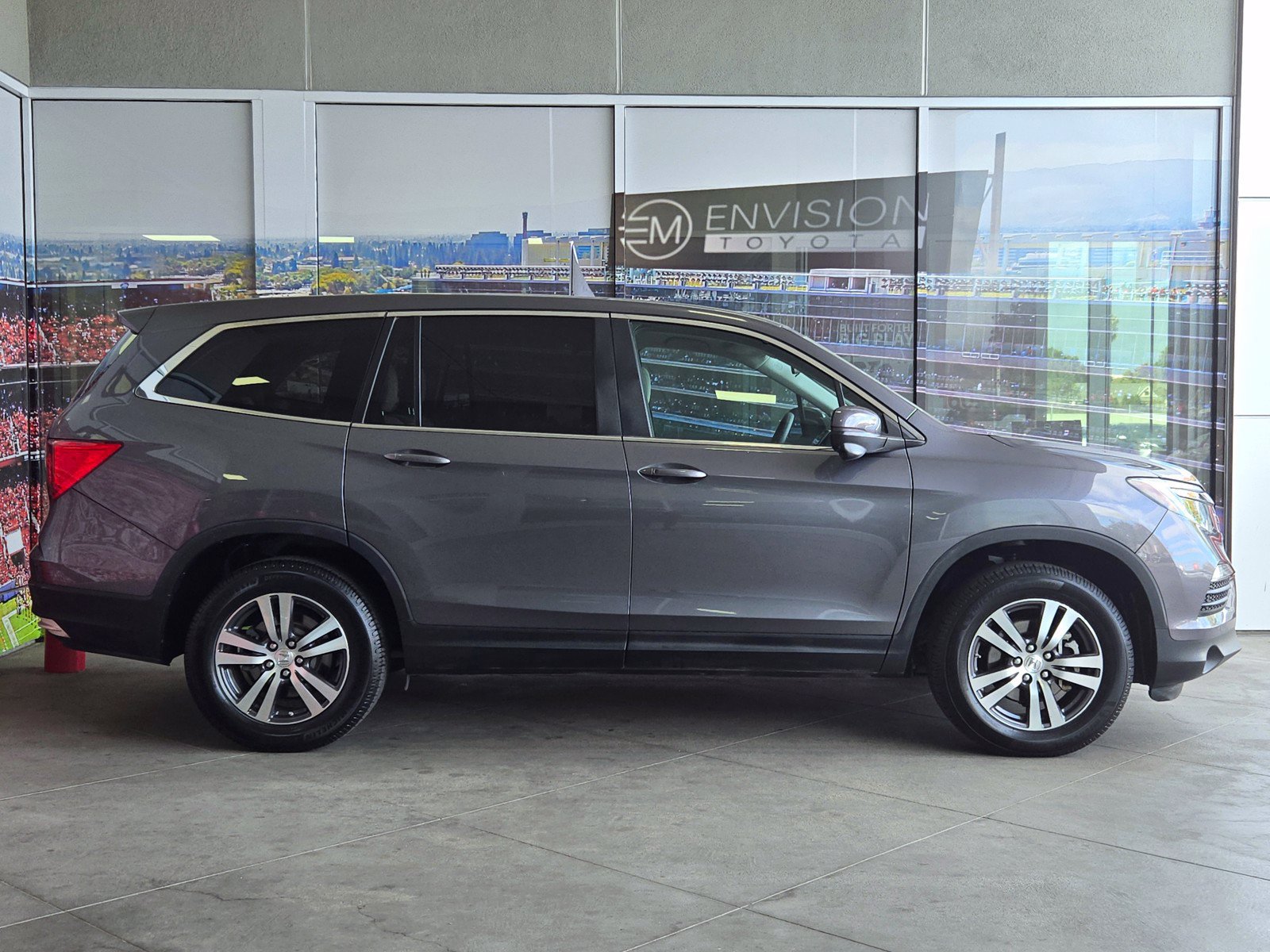 Used 2017 Honda Pilot EX image 4