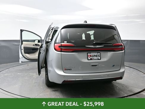 Used 2024 Chrysler Pacifica Limited FWD image 59
