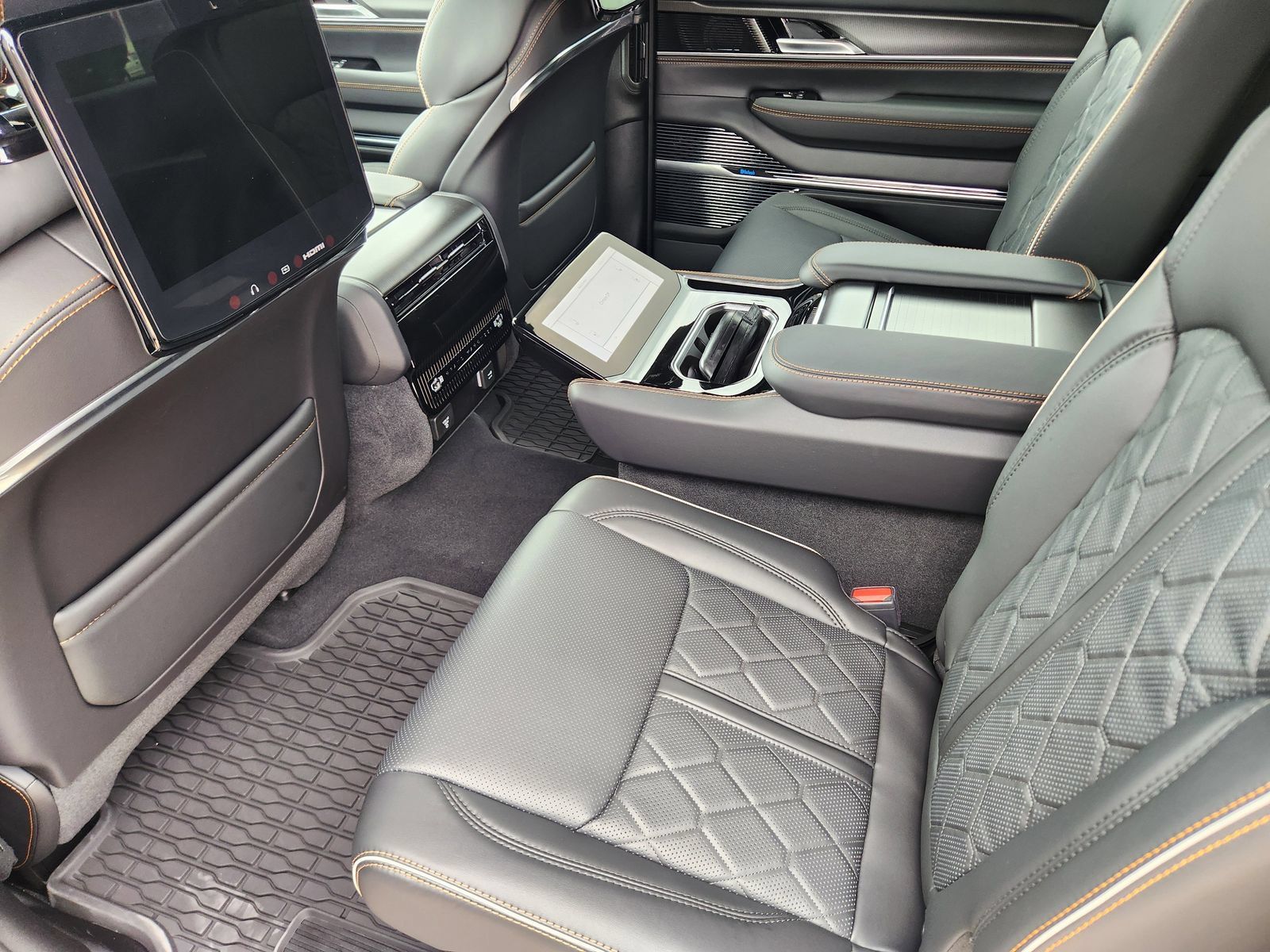 New 2026 Jeep Grand Wagoneer L Summit AWD/4WD image 23