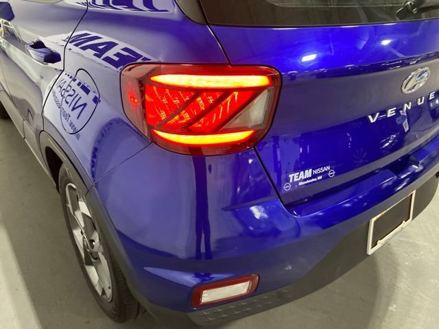 Used 2022 Hyundai Venue Limited FWD image 25