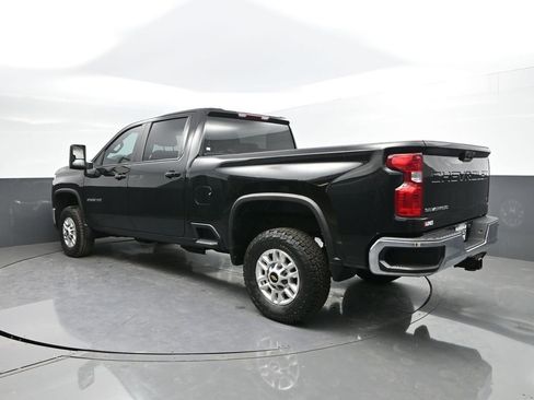 Used 2024 Chevrolet Silverado 2500 LT w/ Convenience Package image 7