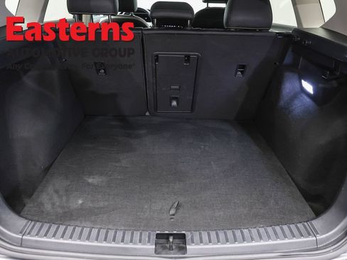 Used 2025 Volkswagen Taos SE AWD/4WD image 9