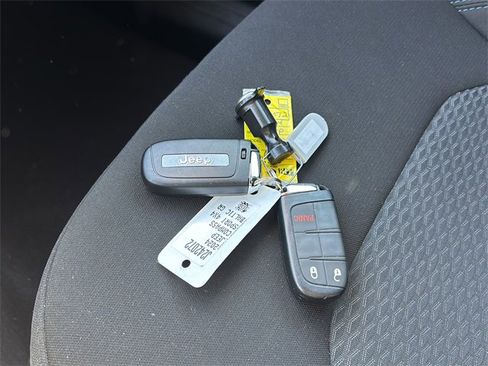 Certified 2024 Jeep Compass Sport image 43