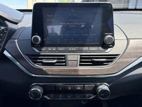Used 2024 Nissan Altima 2.5 SV FWD image 12