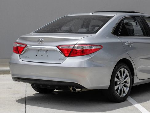 Used 2016 Toyota Camry XLE w/ Moonroof Package FWD image 9