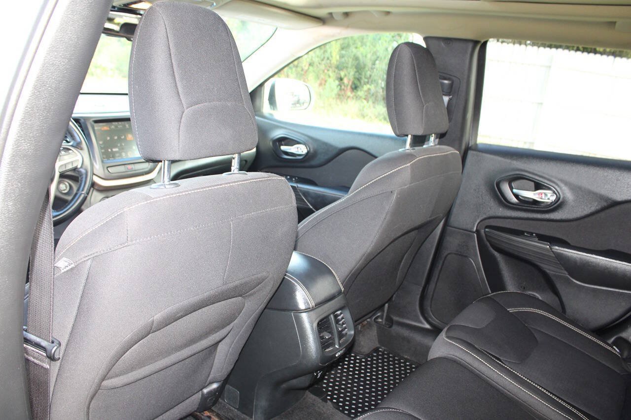 Used 2015 Jeep Cherokee Latitude w/ Comfort/Convenience Group AWD/4WD image 36