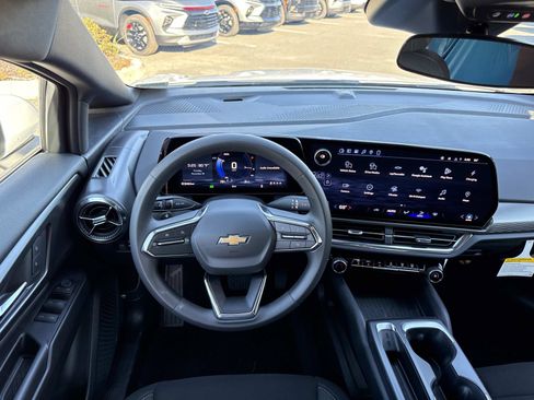 New 2026 Chevrolet Equinox EV LT image 13