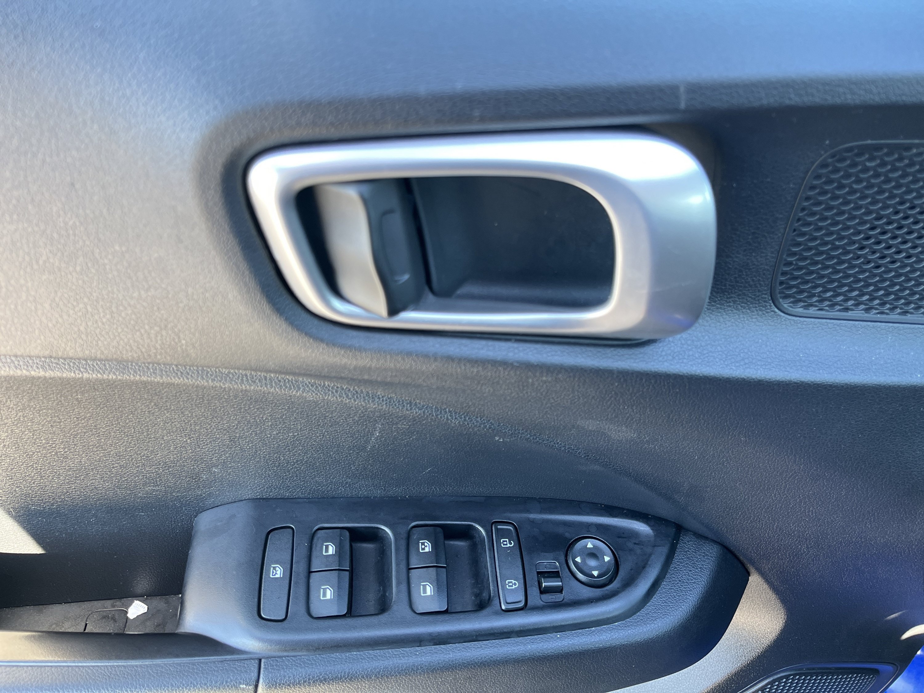 Used 2025 Hyundai Venue SEL FWD image 16
