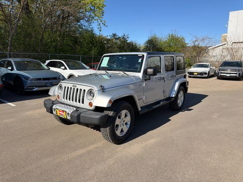 Used 2012 Jeep Wrangler Unlimited Sahara w/ Dual Top Group AWD/4WD image 4