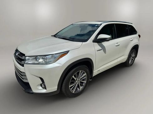 Used 2017 Toyota Highlander XLE AWD/4WD image 7