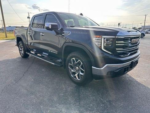 Used 2023 GMC Sierra 1500 SLT w/ SLT Premium Package AWD/4WD image 8