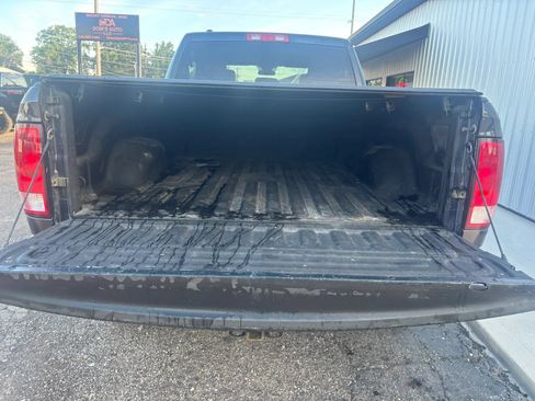 Used 2017 RAM 1500 ST w/ SXT Appearance Group AWD/4WD image 6