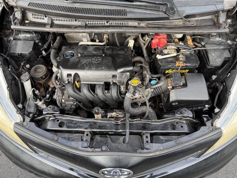 Used 2012 Toyota Yaris LE image 29