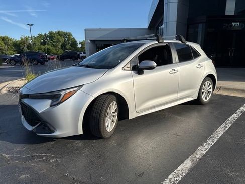 Used 2023 Toyota Corolla SE FWD image 3