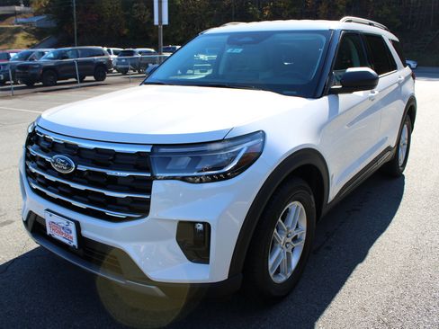 New 2026 Ford Explorer Active w/ Active Comfort Package image 7