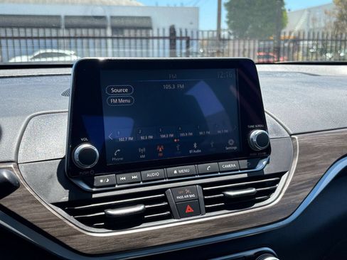 Used 2025 Nissan Altima 2.5 SV FWD image 17